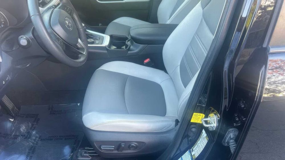 Toyota RAV4 Hybrid XSE      2021