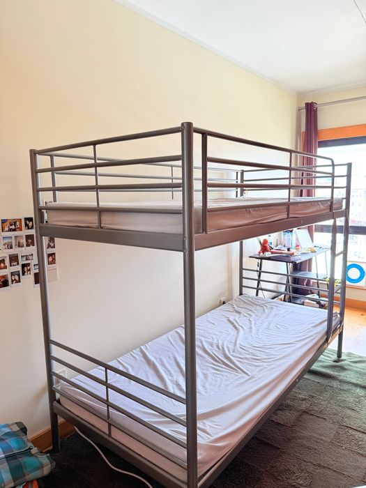 Beliche com colchão IKEA