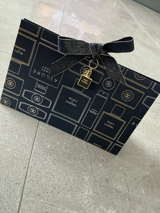 Chanel origami torebka prezentowa z zawieszką charmsem