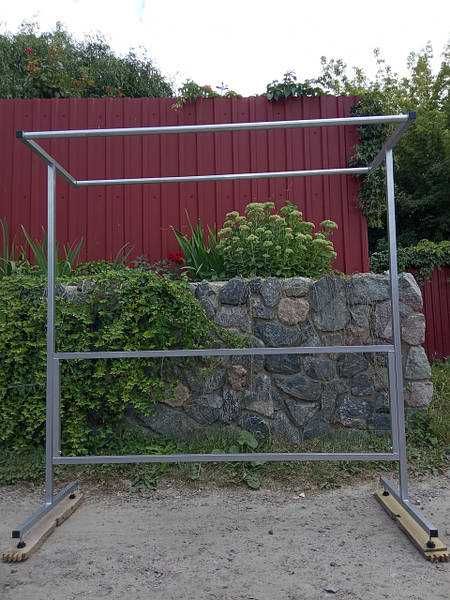 Стійка для одягу