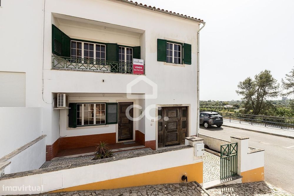 Moradia T3+1 de Gaveto c/ Quintal, Terraço  e Garagem em Arraiolos