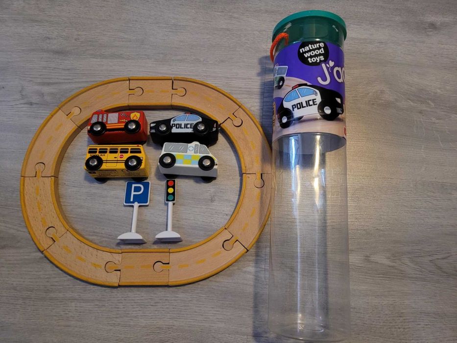 Drewniane klocki - tor z samochodami