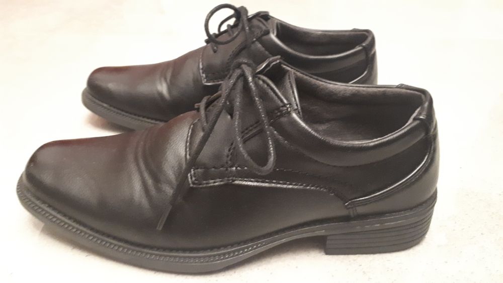 Eleganckie buty chłopięce r. 33