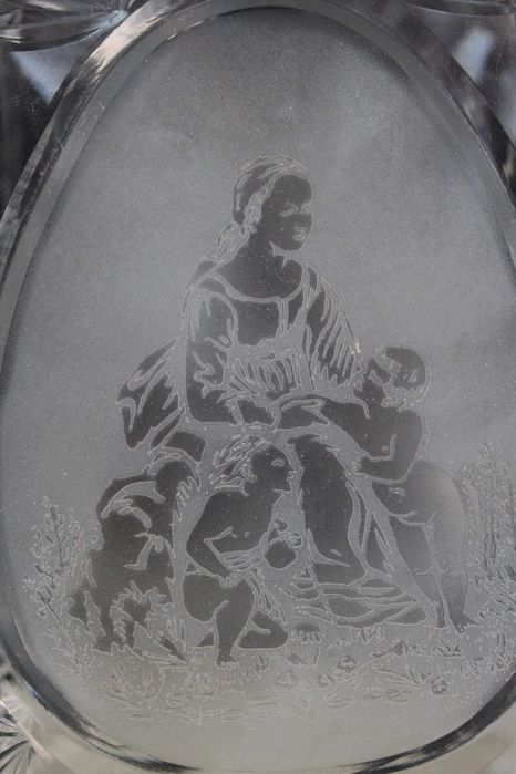 Garrafa de cristal vintage, anos 60, lapidada, gravada à mão.