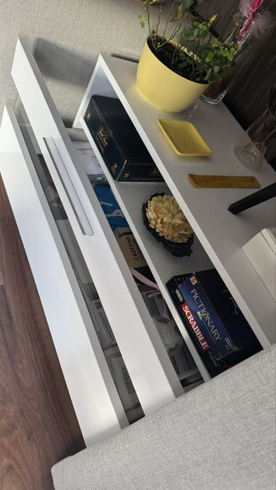Mesa de televisao branca