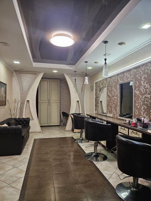 Сдам место парикмахеру в салоне на Вильямса  56 а