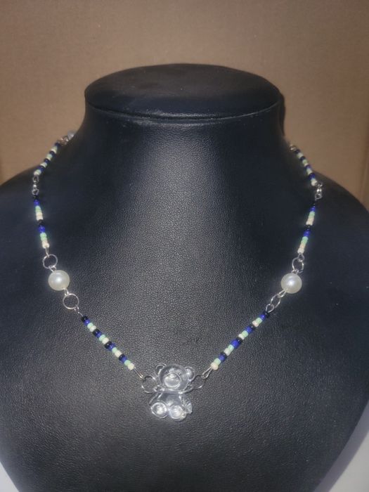 Handmade naszyjnik w srebrnym kolorze z misiem