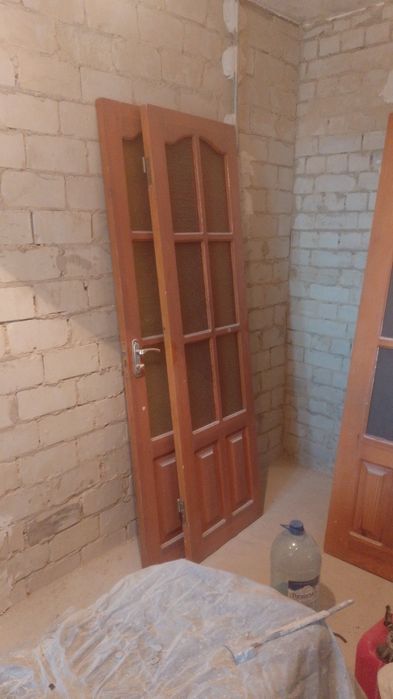 Порадам двери дубовые в хорошем состоянии. Одна дверь с коробом 1000гр