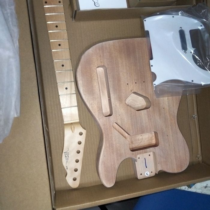 Kit de guitarra eléctrica para montar.