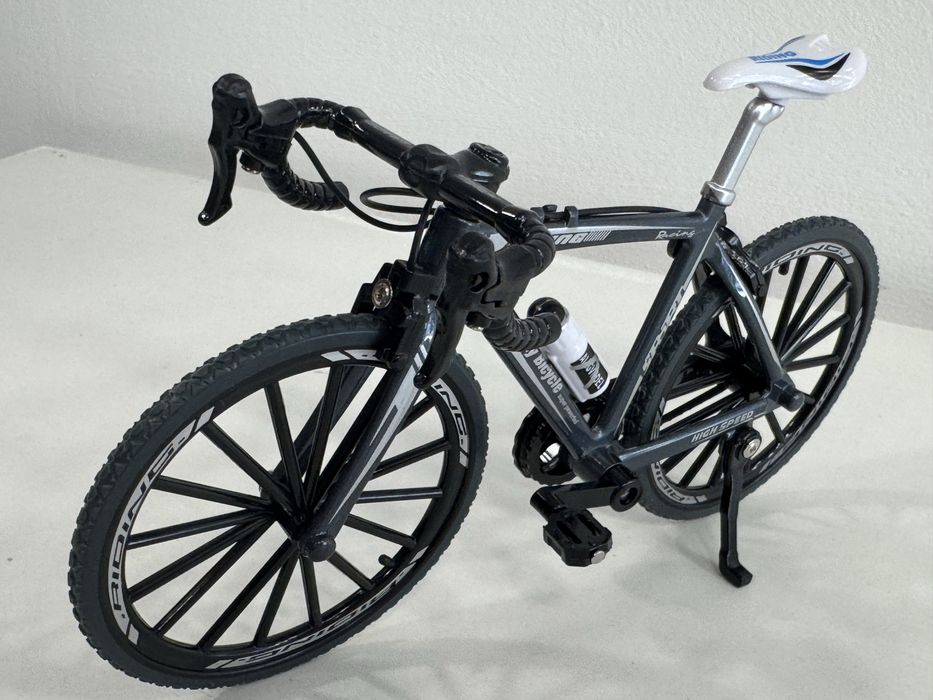 Bicicleta ciclista miniatura 1:12. Lindissima
