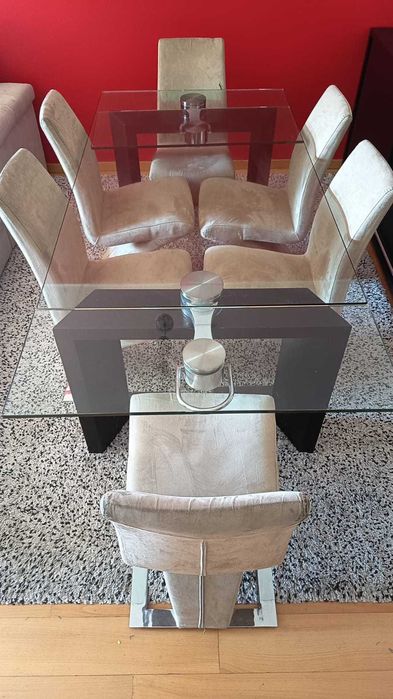Mesa de vidro extensível  de sala com cadeiras