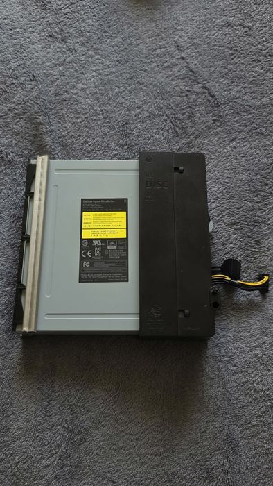 Naped Xbox One S