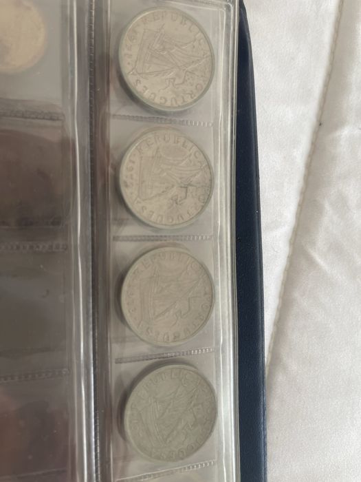 Coleçào de cerca de 100 moedas nacionais essencialmente