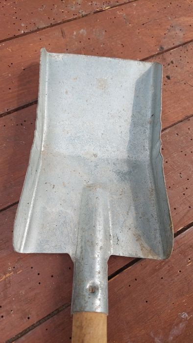 Szufelka do popiołu z pieca lub kominka