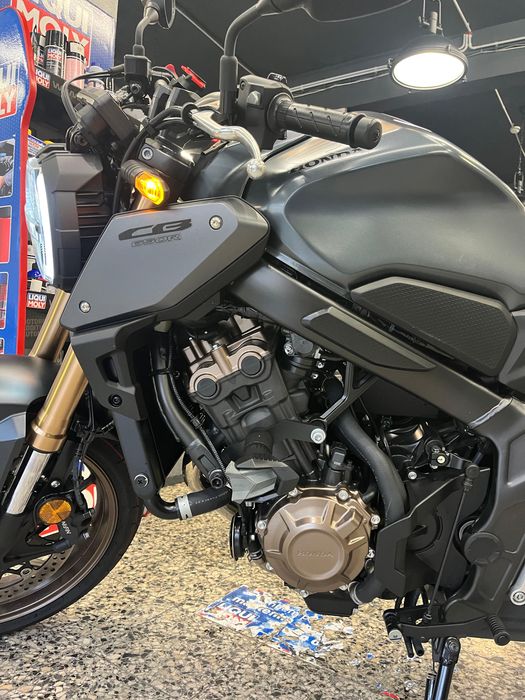 Honda CB 650 RA de 2023 Absolutamente como Nova. Com 1280 Kms. Extras