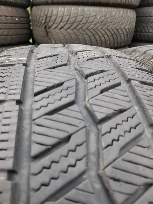 bus zima Hankook 215/65/16C z 2021r 7.5mm 2szt