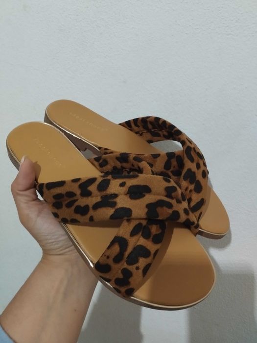 Chinelos padrão animal print novos
