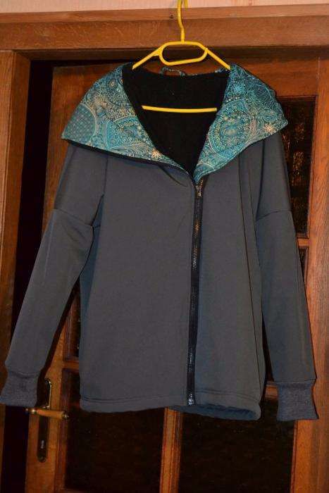 Zimowa super ciepła kurtka do noszenia dziecka softshell z futerkiem