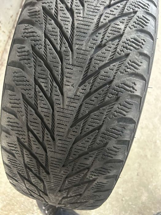 Продам шини зима Nokian 205/60r16 бу