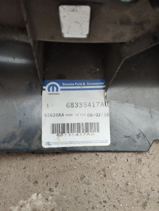 Кріплення бампера ліва Dodge Ram