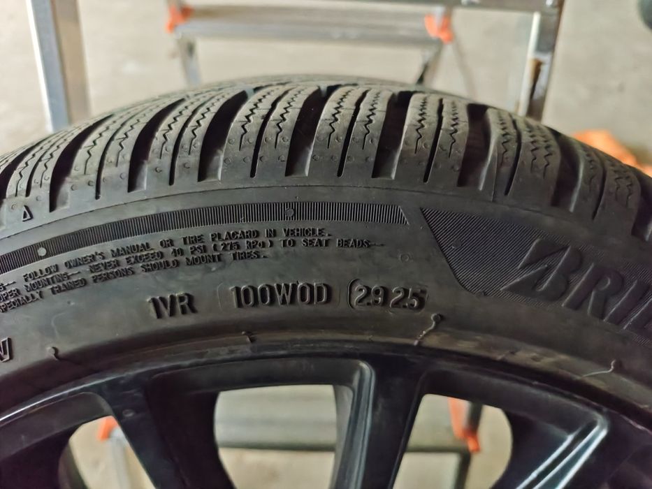 Opony zimowe Bridgestone Blizzak 235/45/18 jak nowe 2025