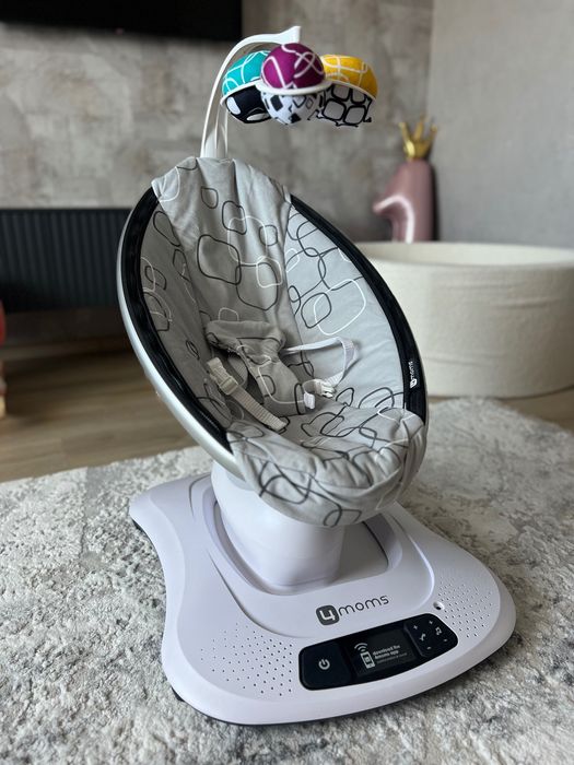 Заколисуючий центр шезлонг качеля 4moms