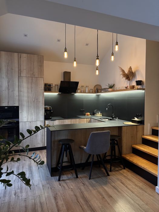 Продається стильна дворівнева квартира.