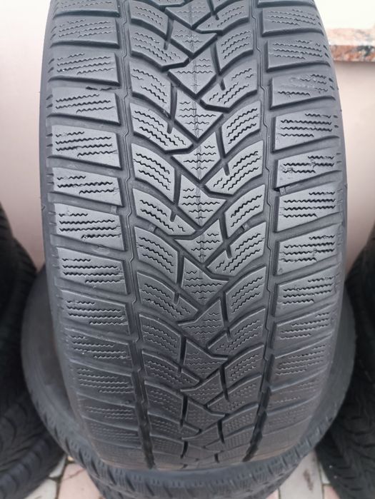 Комплект зимових шин 205/50 R17  Dunlop