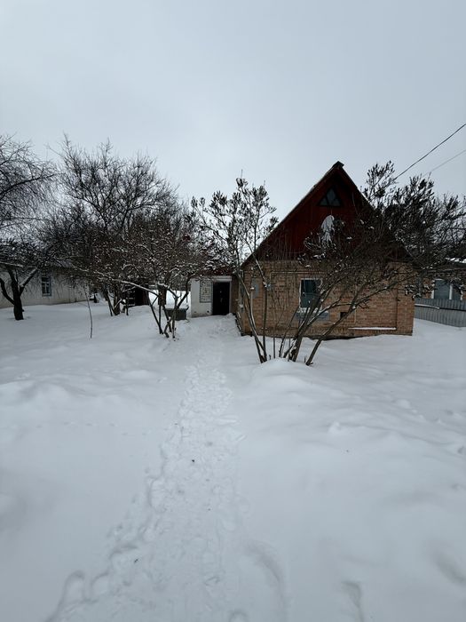 Будинок з ділянкою 10 соток