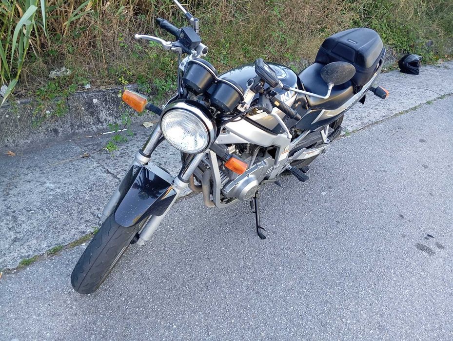 Suzuki GS 500E em muito bom estado