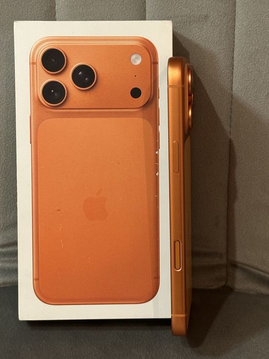 iPhone 17 Pro Max 256 Cosmic Orange