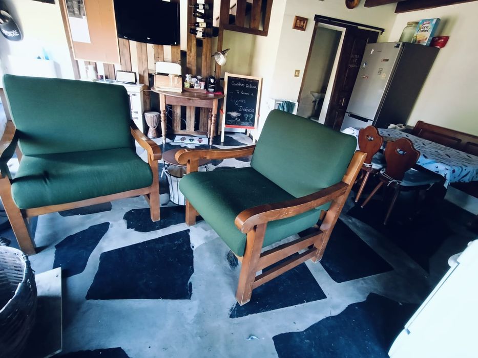 Poltronas de madeira de castanho