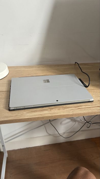 Surface Pro 4 (i5 + 240GB) + Case + Teclado