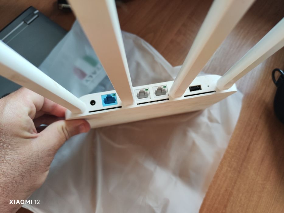 Роутер Xiaomi кріплення на стіну.