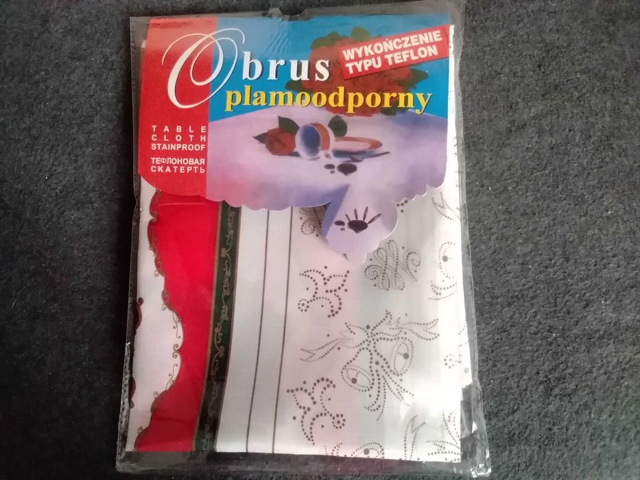 Obrus plamoodporny, wielobarwny.