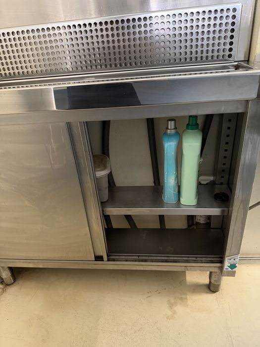 Móvel profissional em inox com 6 torneiras