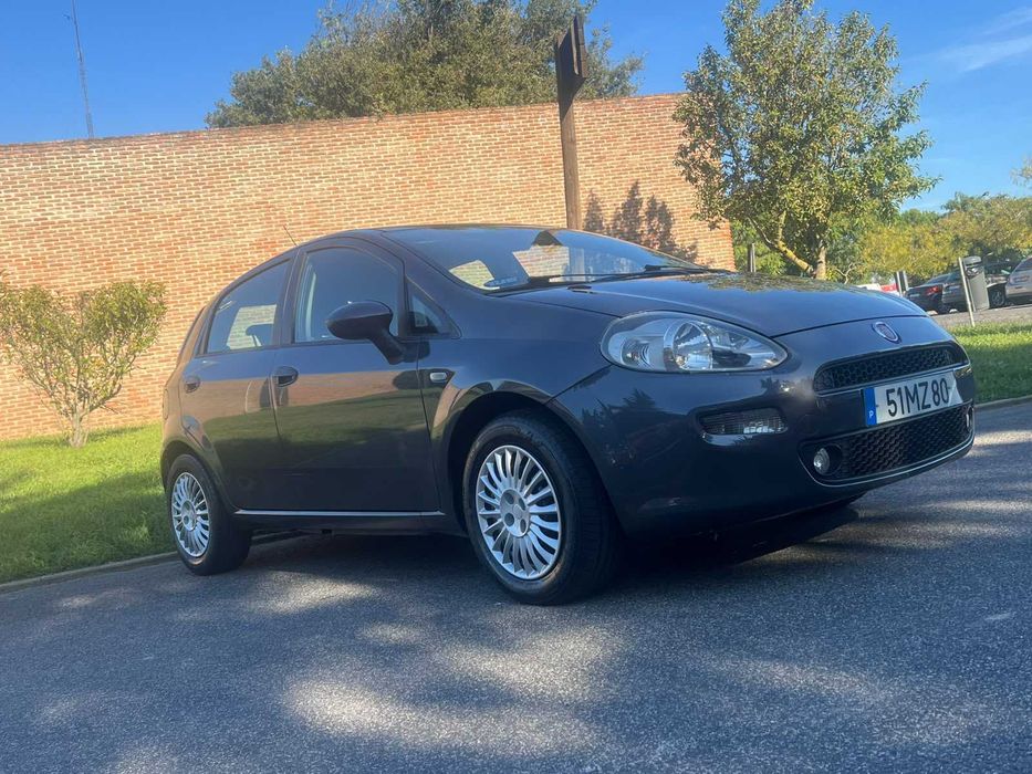 Fiat Punto 2012 versão gran  punto — photo 2