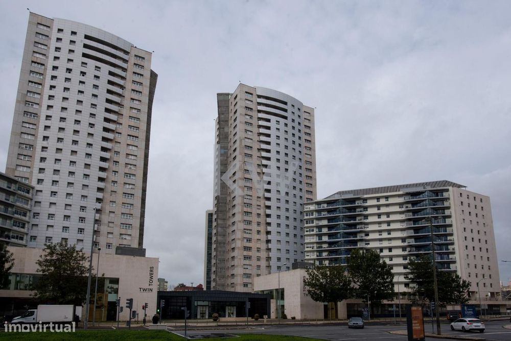 Apartamento T2 nas Twin Towers, com suite e elevador, Campolide, Lisbo