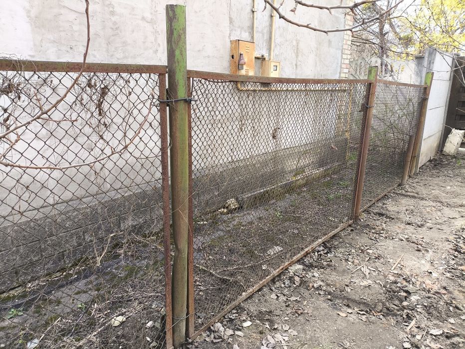 Секція огорожі з сітки рабиці