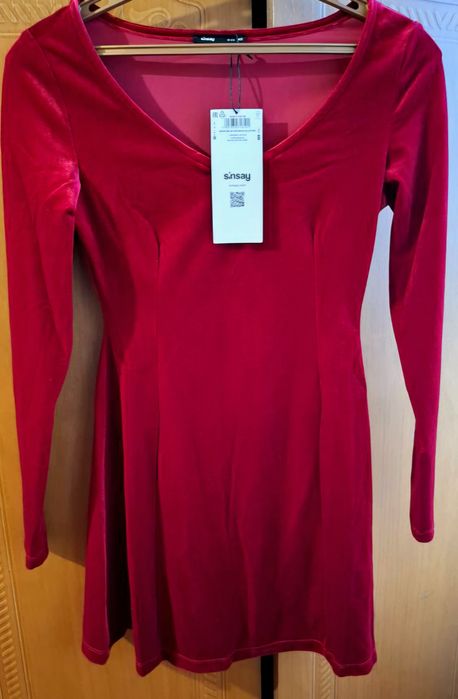 Червона велюрова міні-сукня з довгим рукавом XS