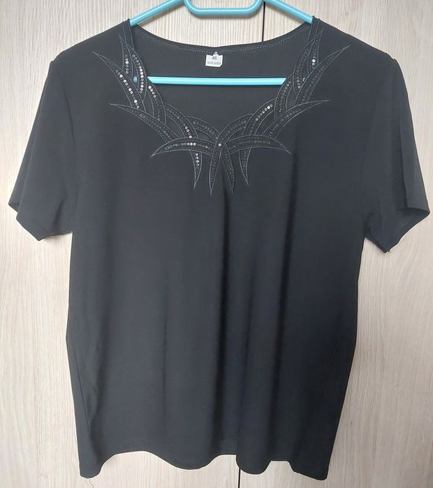 Bluzka bluzeczka ozdobna kolor czarny T-shirt