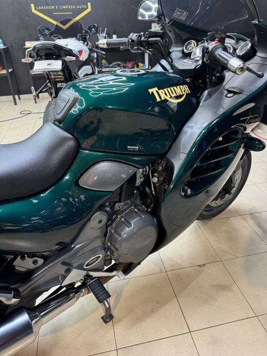 Triumph trophy 900