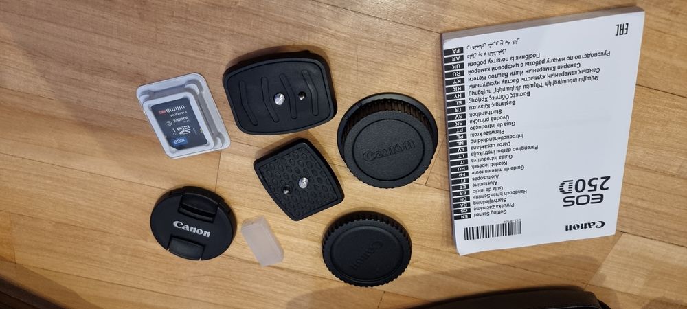 Canon EOS 250D + lente EFS 18-55 + tripé