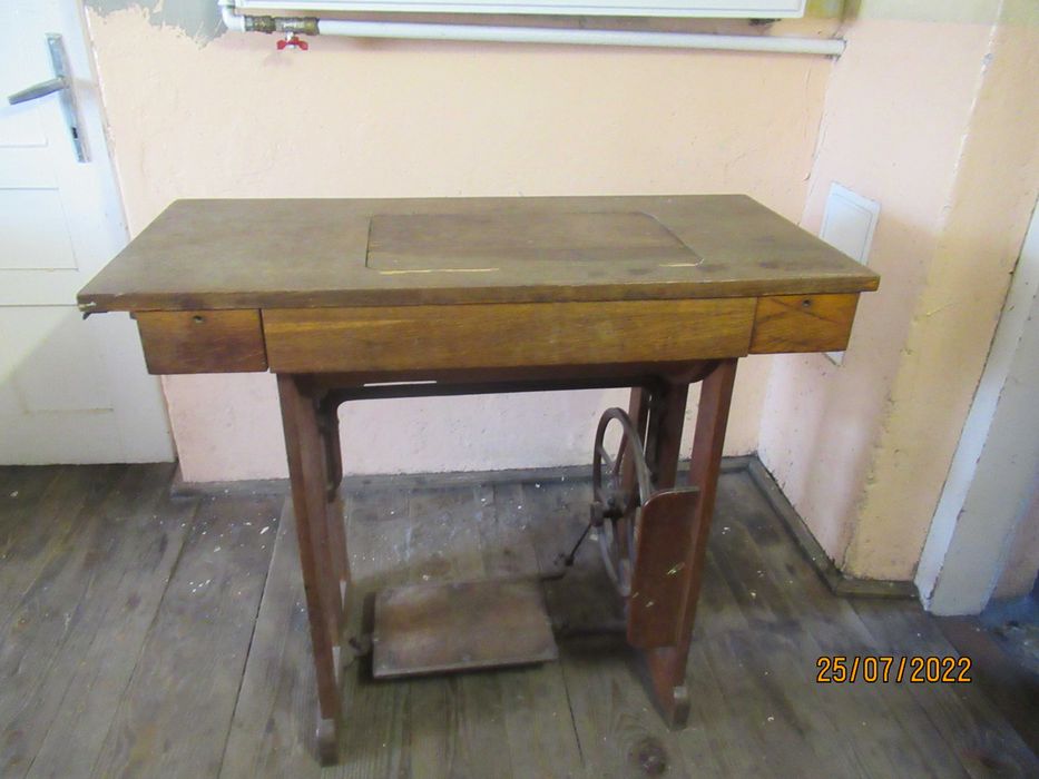 Maszyna do szycia - składana