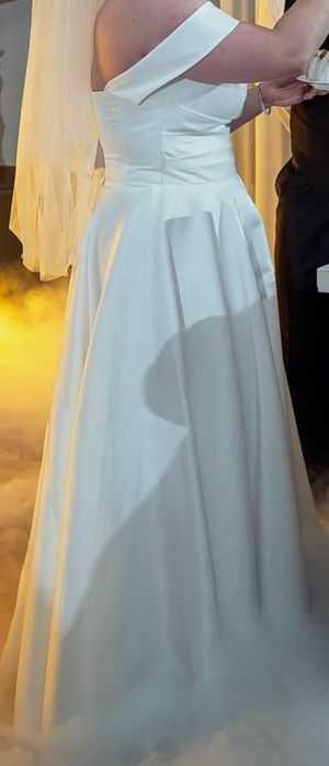 Suknia ślubna gładka