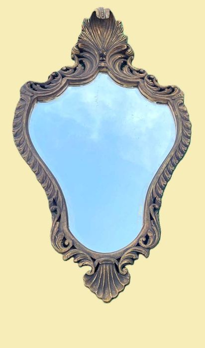 Espelho antigo, biselado de parede com caixilho em talha de madeira