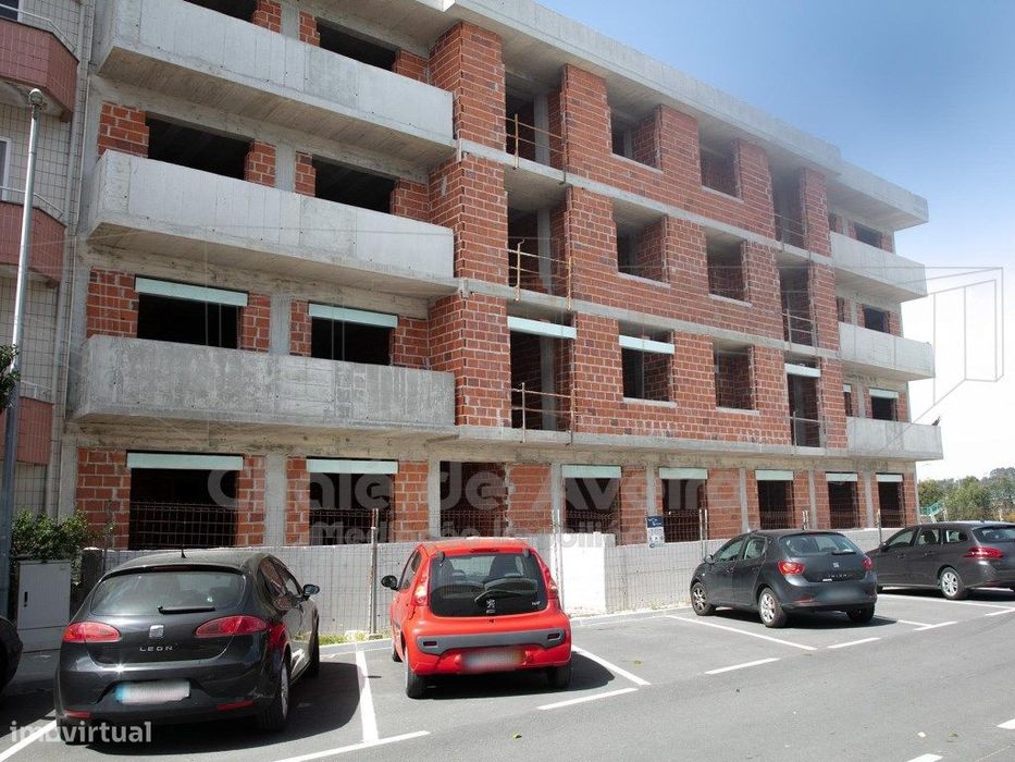 Apartamento T 3 com varanda e garagem-Oliveira Azemeis