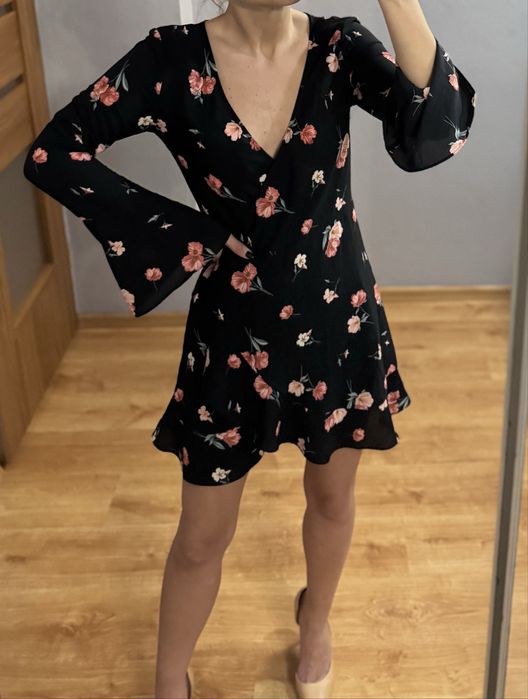 Czarna sukienka w kwiaty H&M