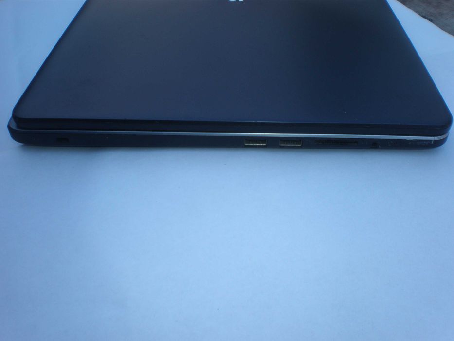 Laptop ASUS F705U i3 4Gb DDR4