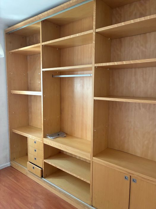 Móvel Grande de Quarto (Madeira Maciça)